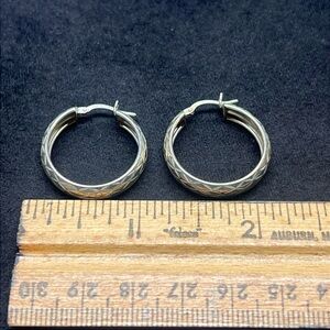 Dimond Pattern Hoop Earrings